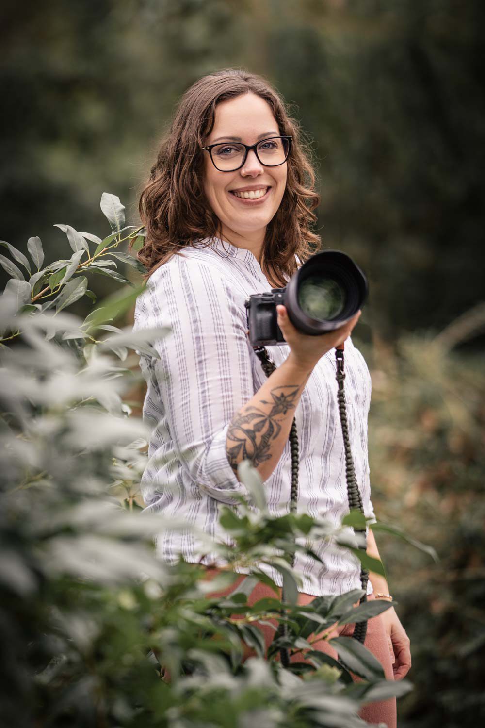 Fotografin Mandy Hoffmann mit Kamera