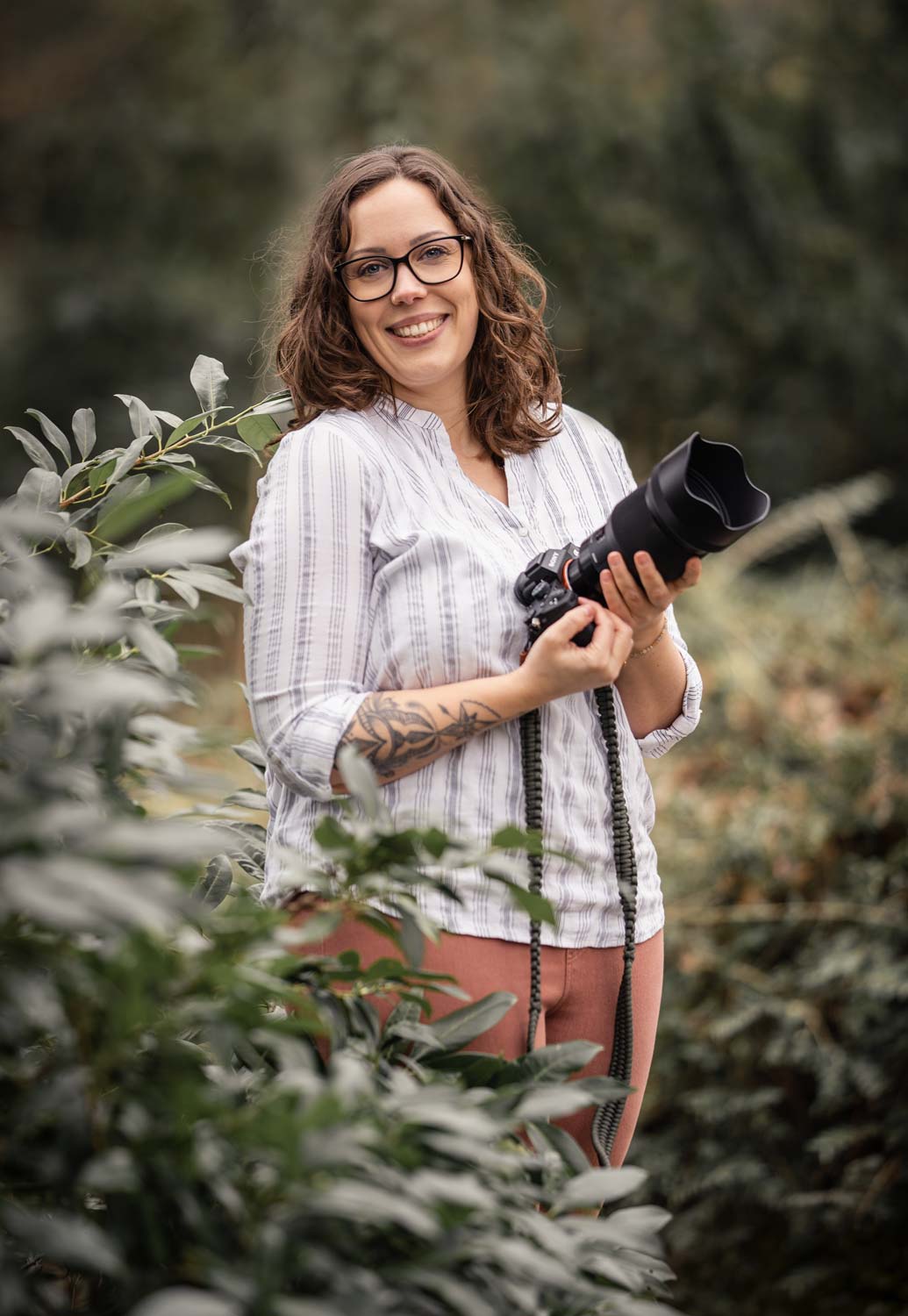 Fotografin Mandy Hoffmann mit Kamera